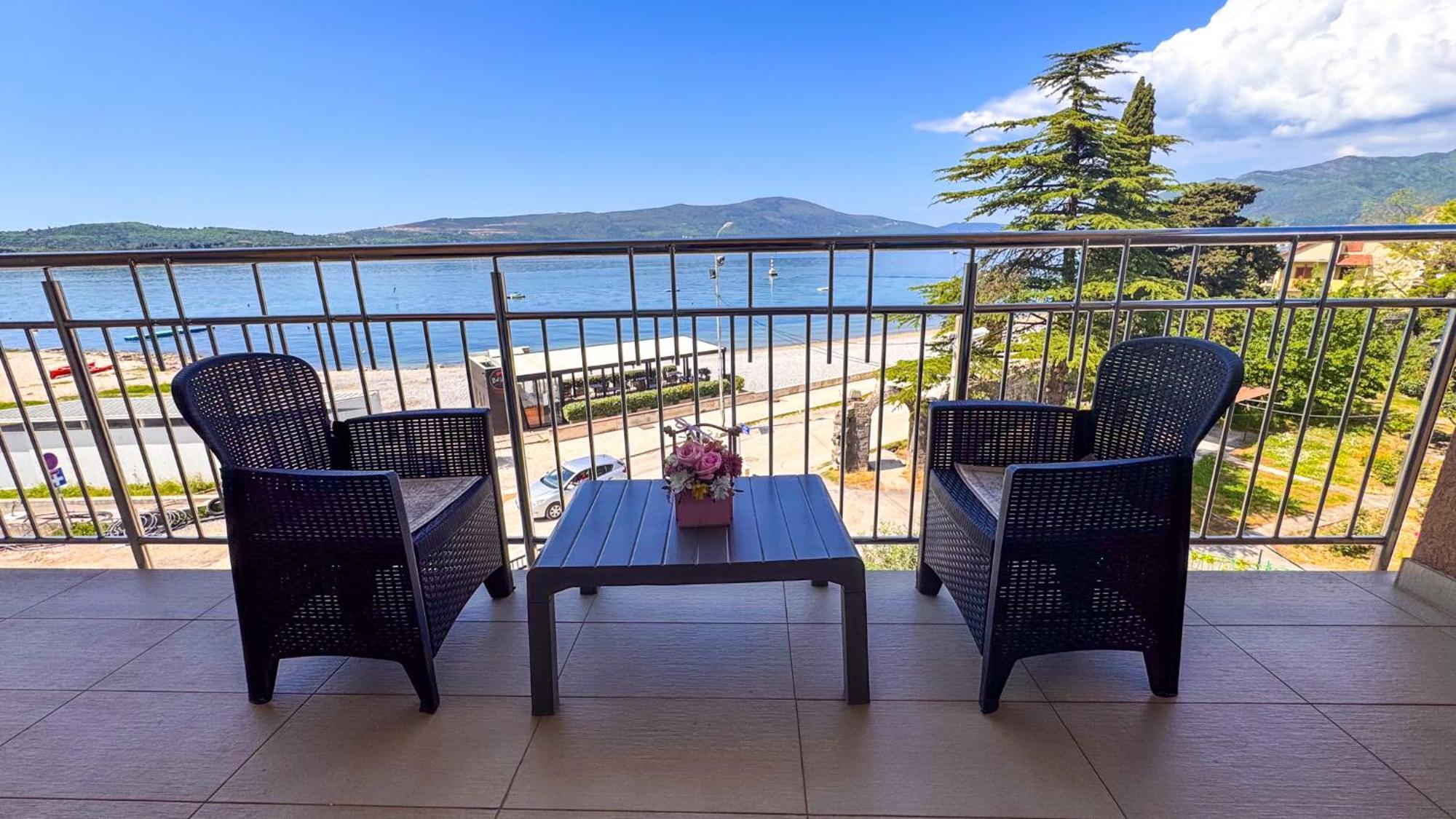 Qumi Apartments Tivat Exterior foto