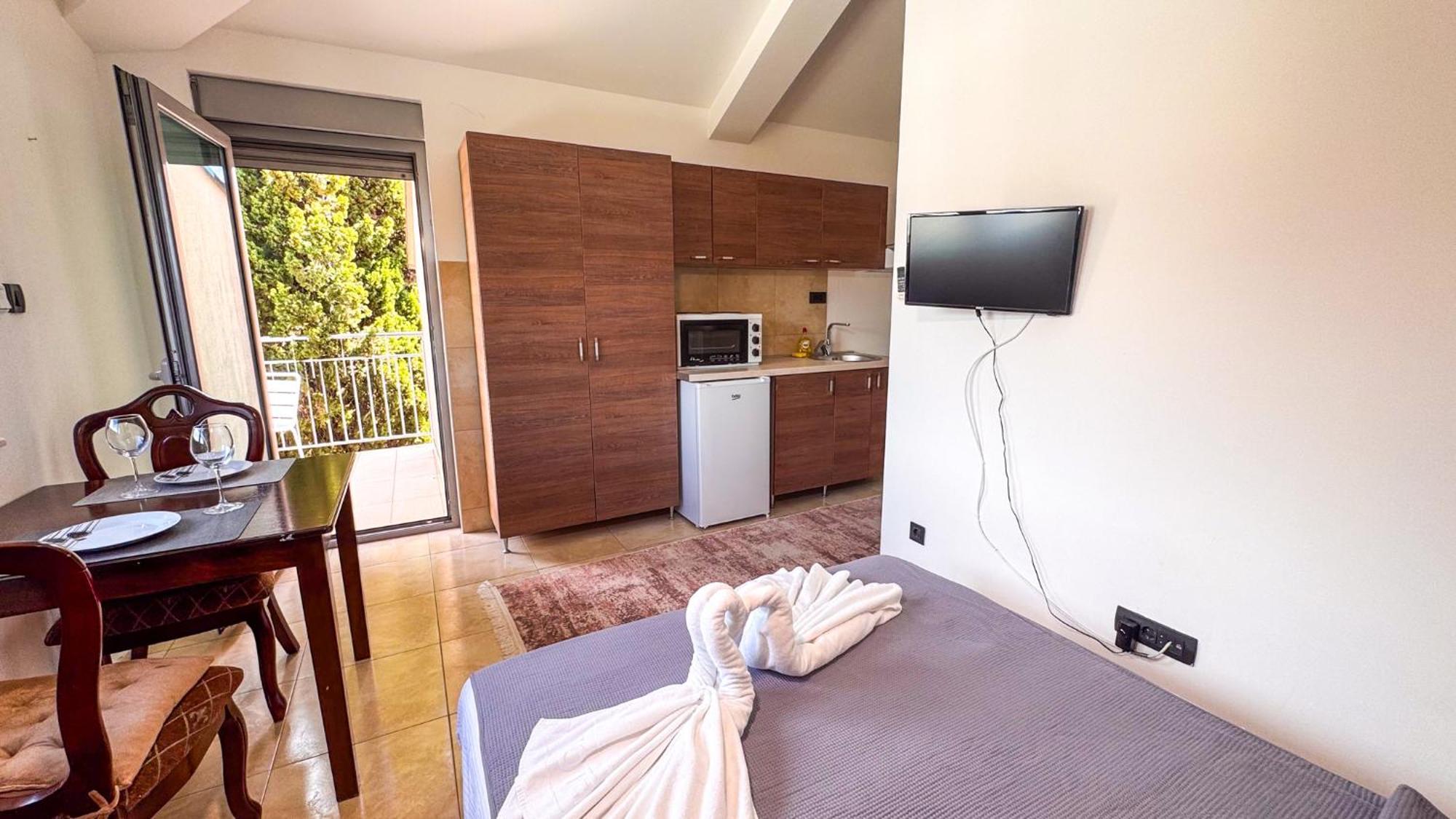 Qumi Apartments Tivat Exterior foto