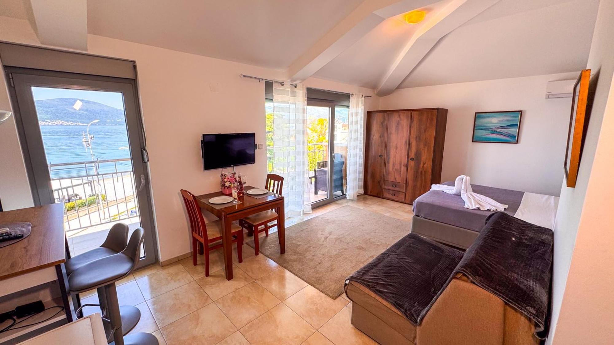 Qumi Apartments Tivat Exterior foto