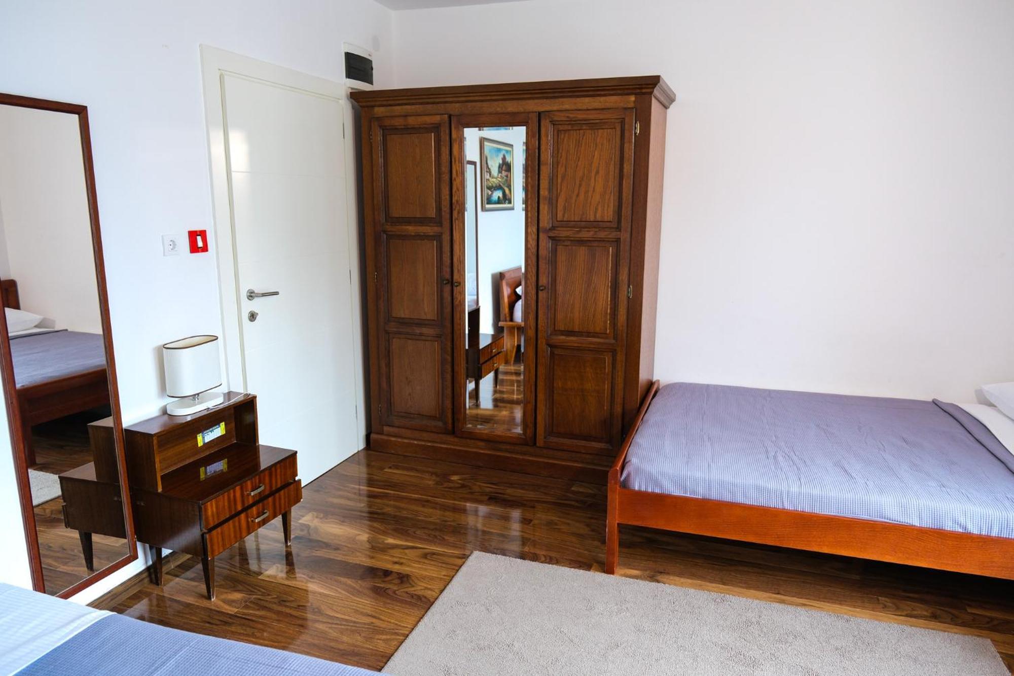 Qumi Apartments Tivat Exterior foto