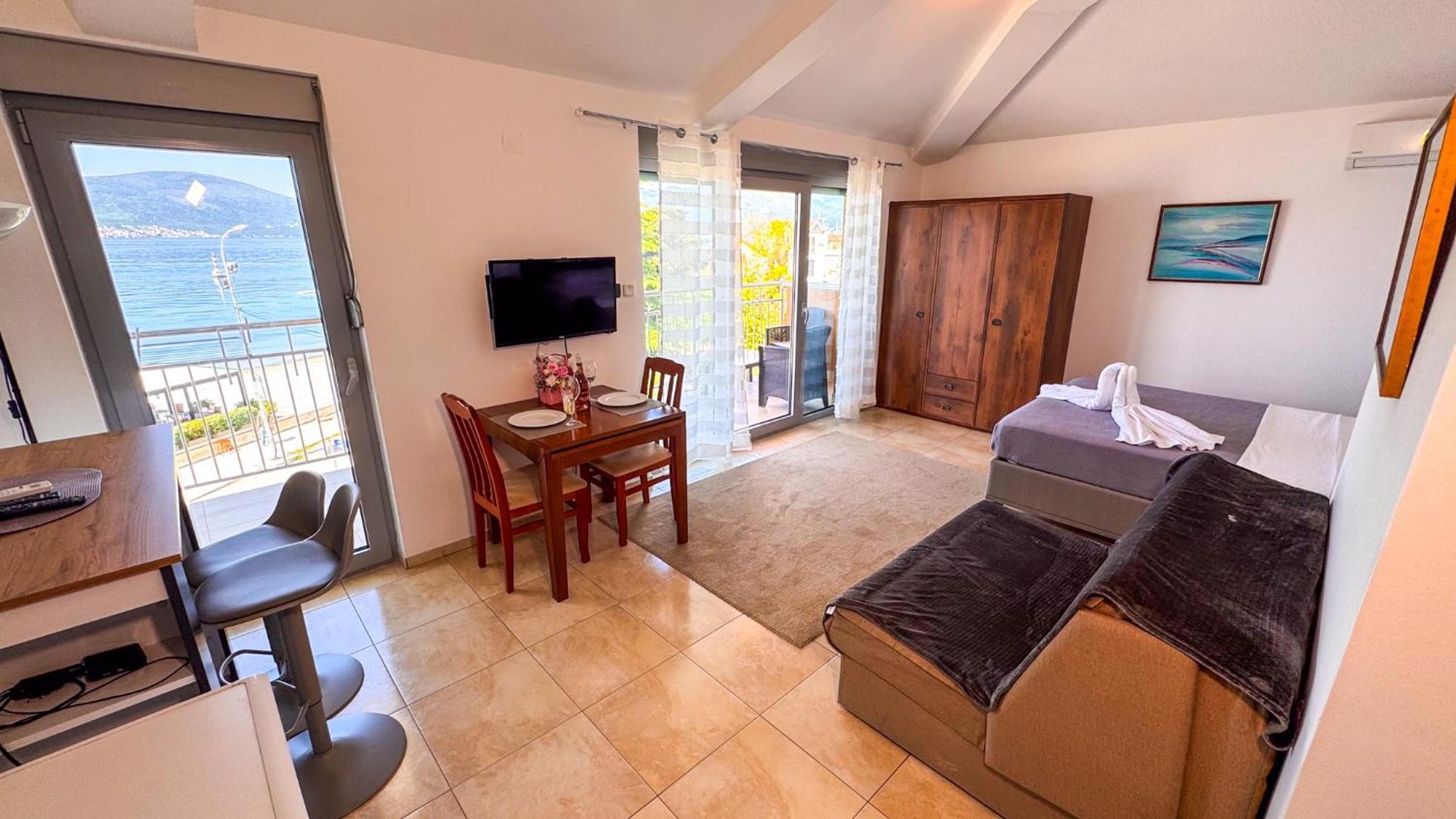 Qumi Apartments Tivat Exterior foto