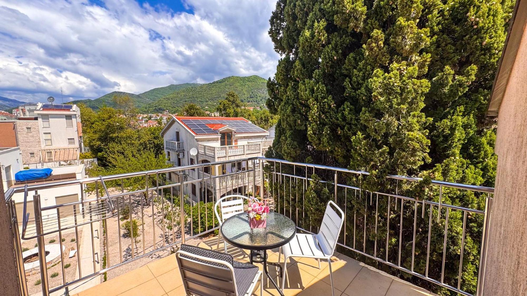 Qumi Apartments Tivat Exterior foto