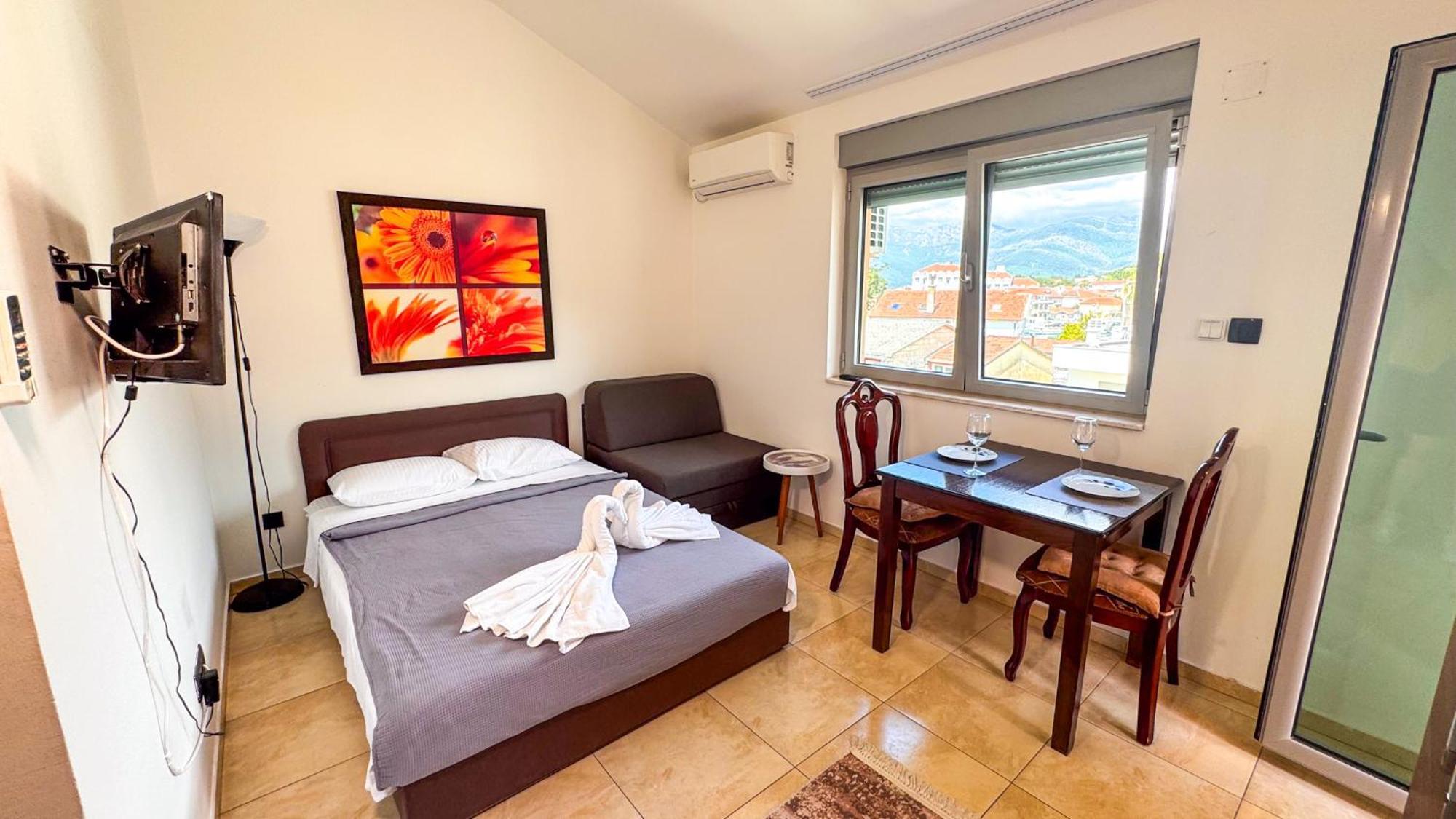 Qumi Apartments Tivat Exterior foto